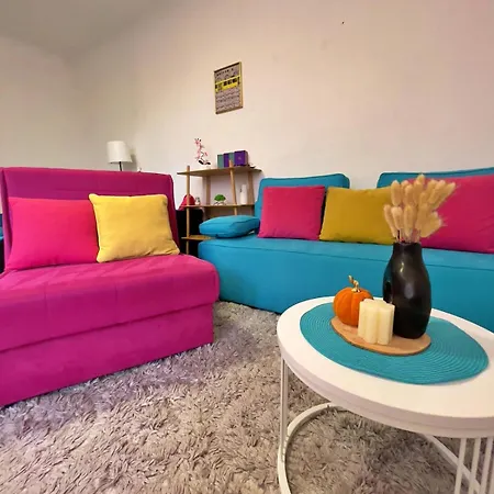 Main Street Apartament *